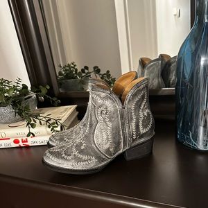 Sterling River Women's Gray Embroidered Booties Size 6.5 NWOT